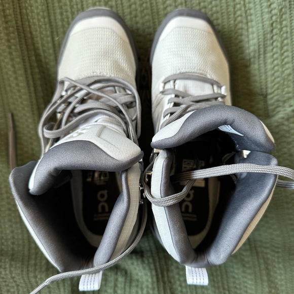 NEW- ON Women's Cloudrock 2 Hiking Boot, 6 - Picture 8 of 9